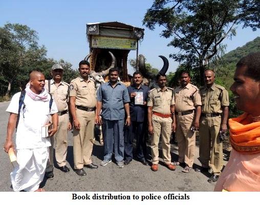 Edited with caption Padayatris_distributed_books_to_Police_officails